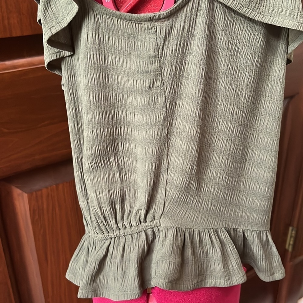 Express NWT Beautiful On/off shoulder Blouse front tie up Cropped Size L - Picture 6 of 13